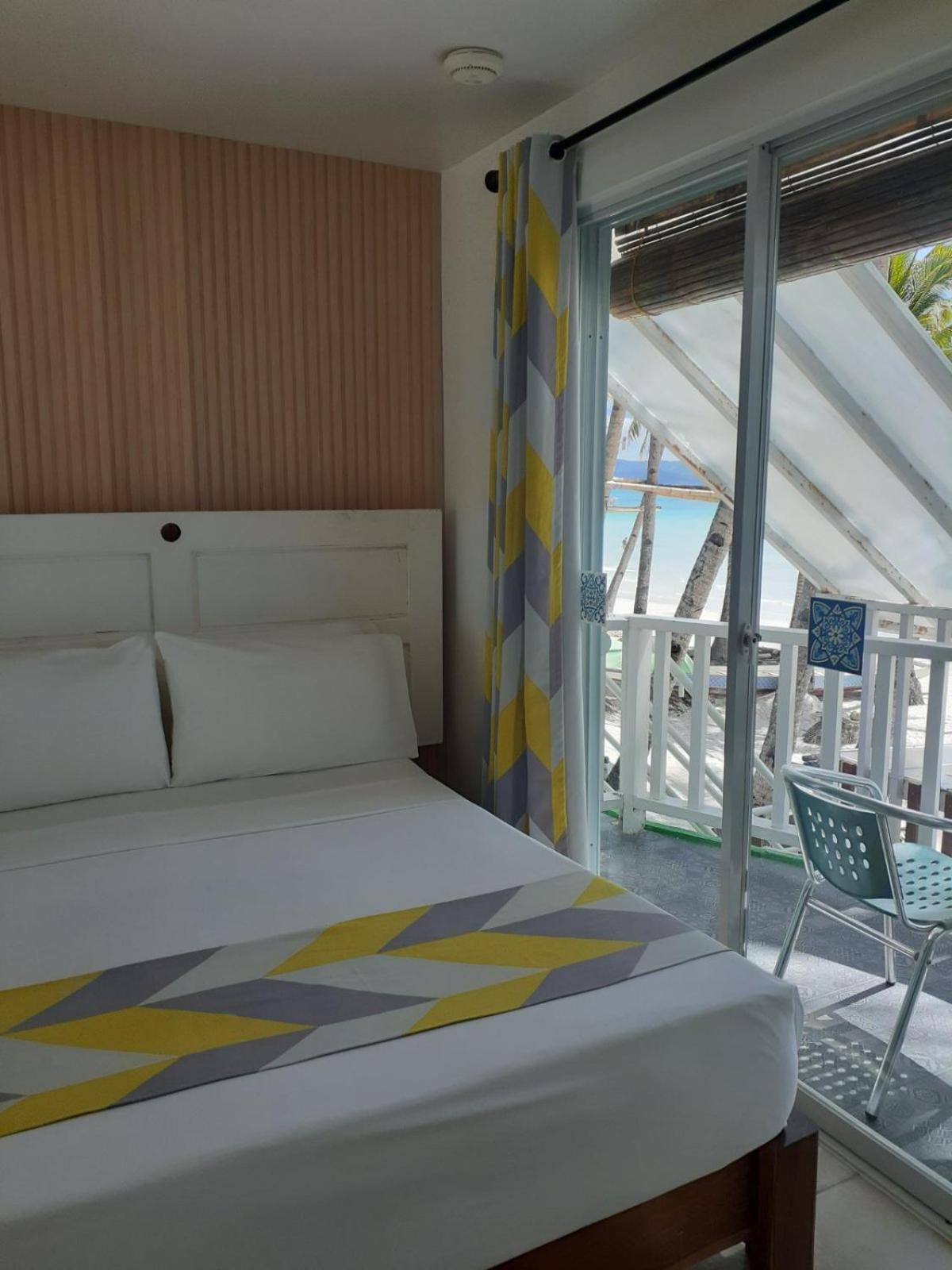 蓝色海浪沙滩小屋住宿加早餐旅馆 Balabag  外观 照片